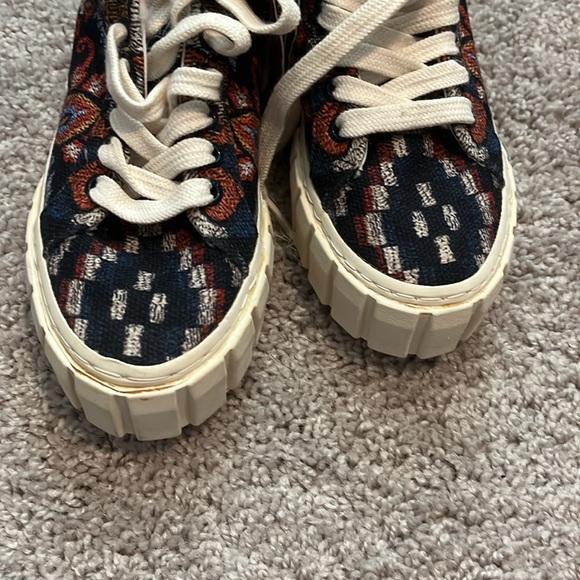 NWT FARM Rio Blue Anika Tapestry Platform Sneakers - Size 5 - Picture 10 of 14